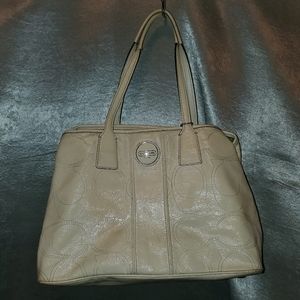 PATENT LEATHER COACH SHOULDER HANDBAG